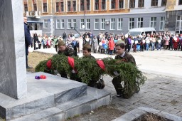 К памятнику Сергея Сафронова в Дегтярске возложили цветы